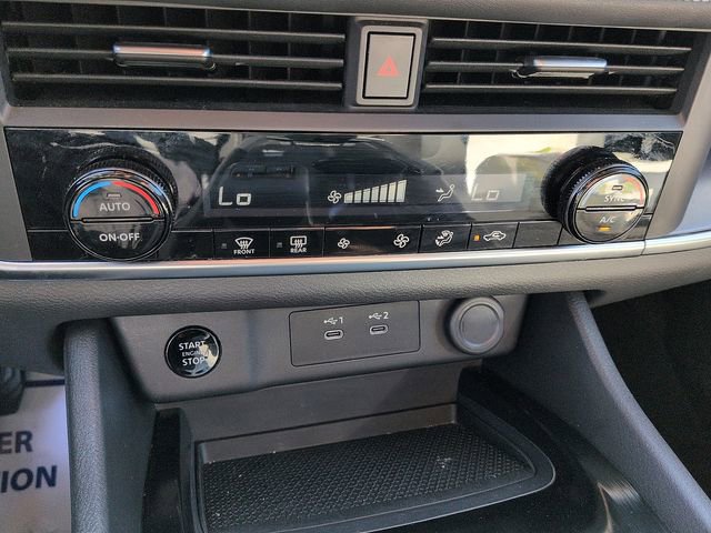 Used 2025 Nissan Rogue SV image 23