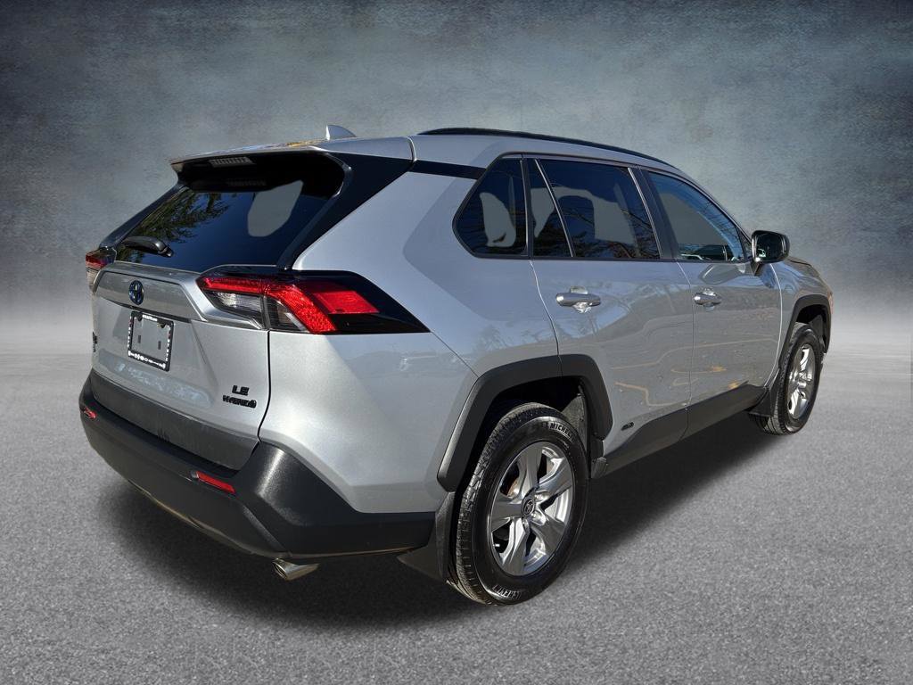 Used 2024 Toyota RAV4 LE AWD/4WD image 5