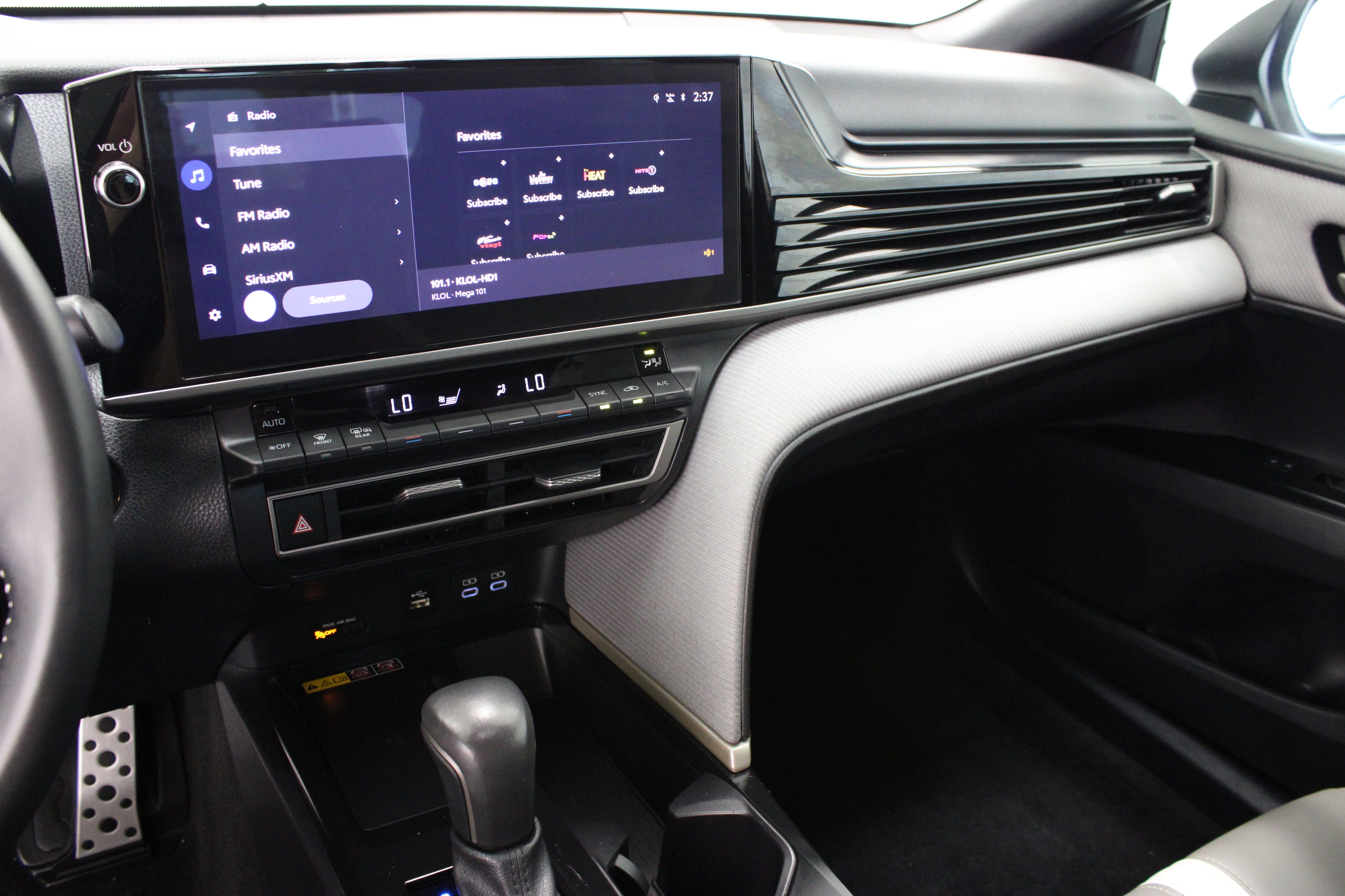 Used 2025 Toyota Camry SE w/ Multimedia Upgrade Package FWD image 16