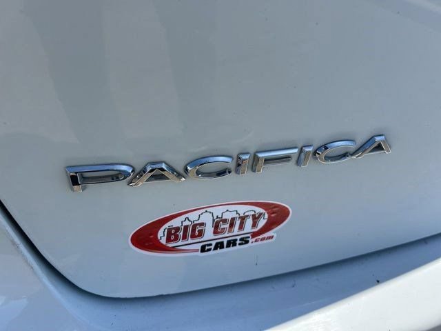 Used 2023 Chrysler Pacifica Touring-L FWD image 60