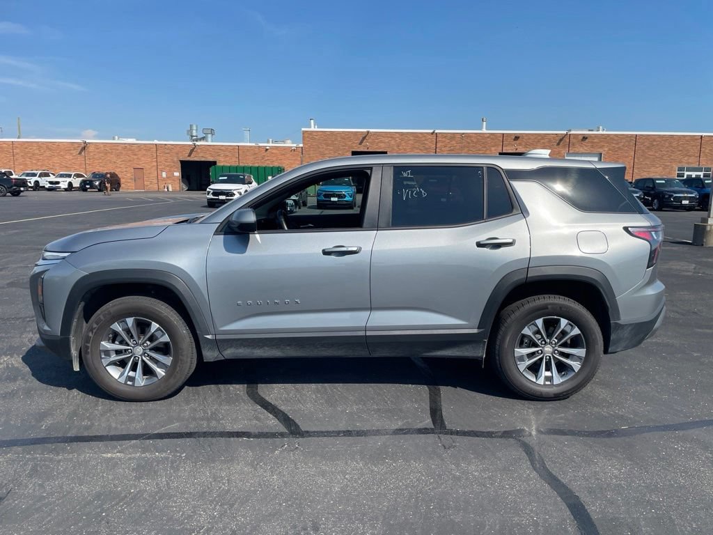 Used 2026 Chevrolet Equinox LT AWD/4WD image 2
