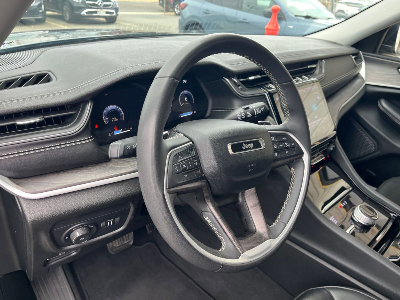 Used 2023 Jeep Grand Cherokee L Limited image 35