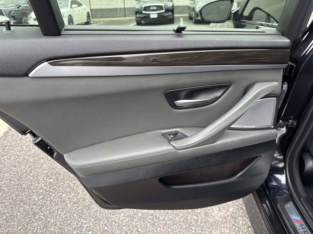 Used 2013 BMW M5 RWD image 32