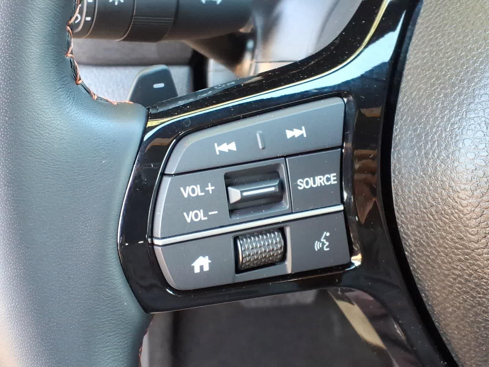 Used 2025 Honda Pilot Sport image 18