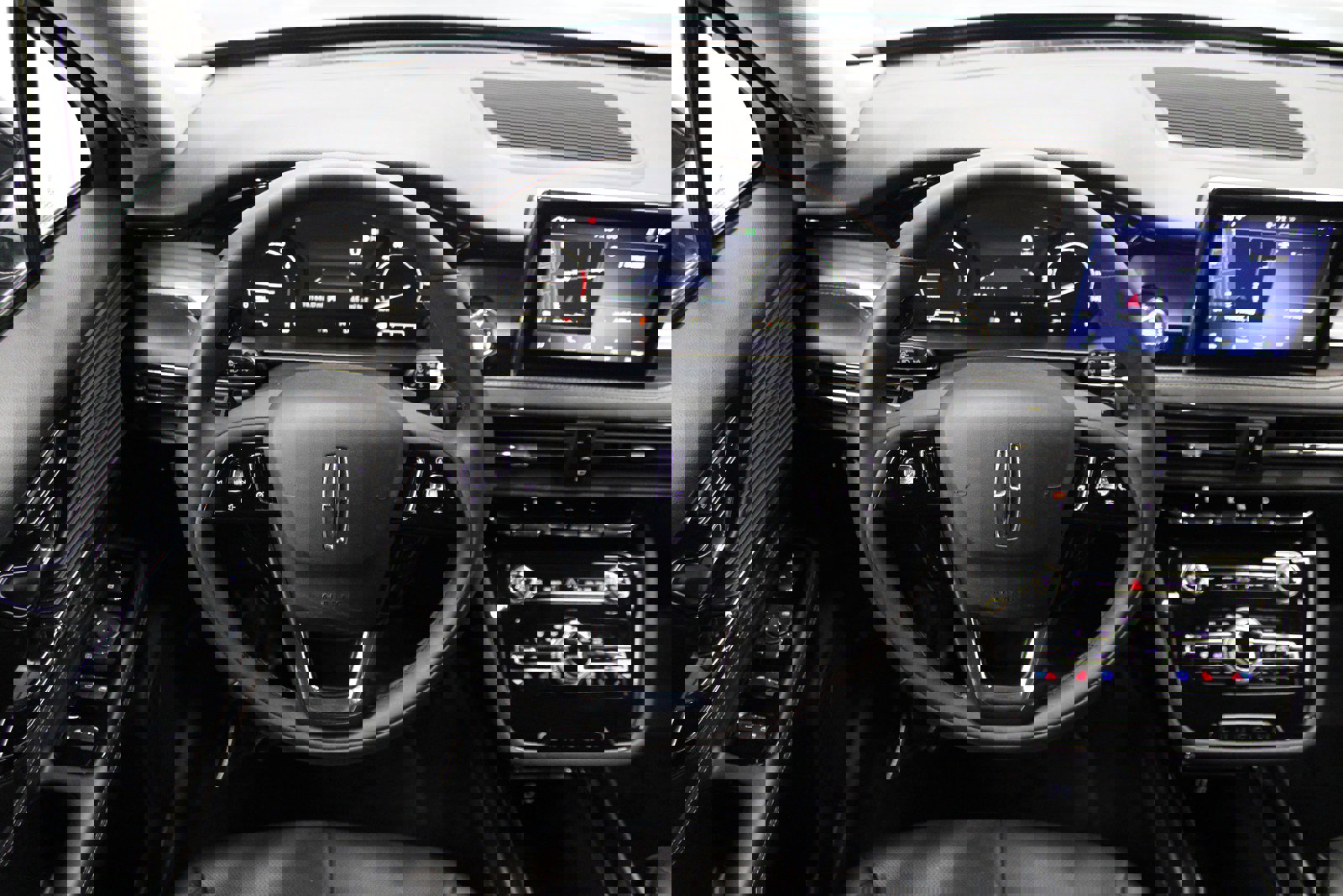 Used 2022 Lincoln Corsair AWD w/ Equipment Group 101A image 17