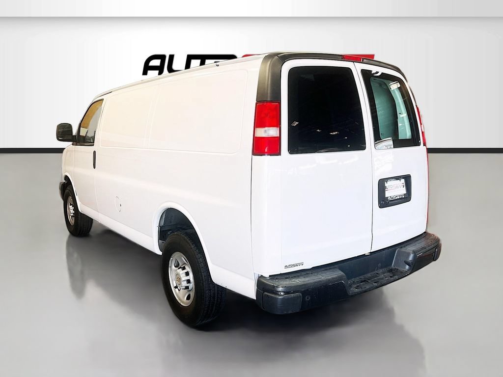 Used 2024 Chevrolet Express 2500 w/ Driver Convenience Package RWD image 5