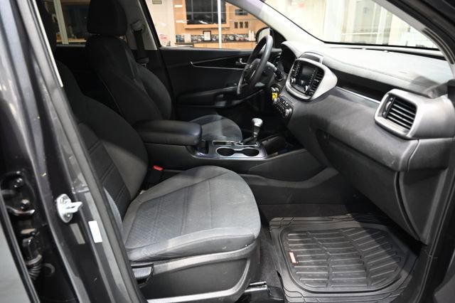Used 2019 Kia Sorento LX image 11