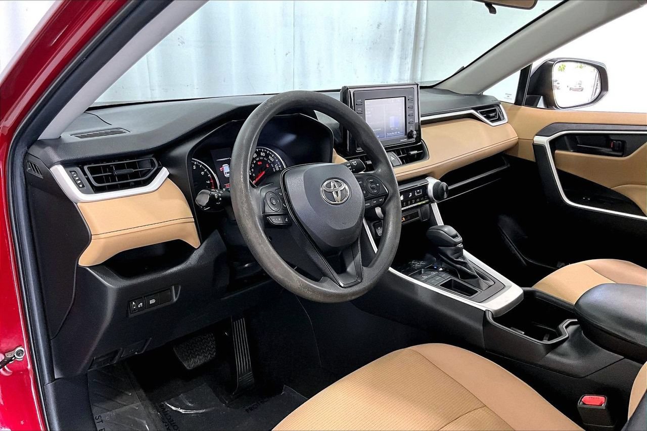 Used 2022 Toyota RAV4 LE FWD image 14
