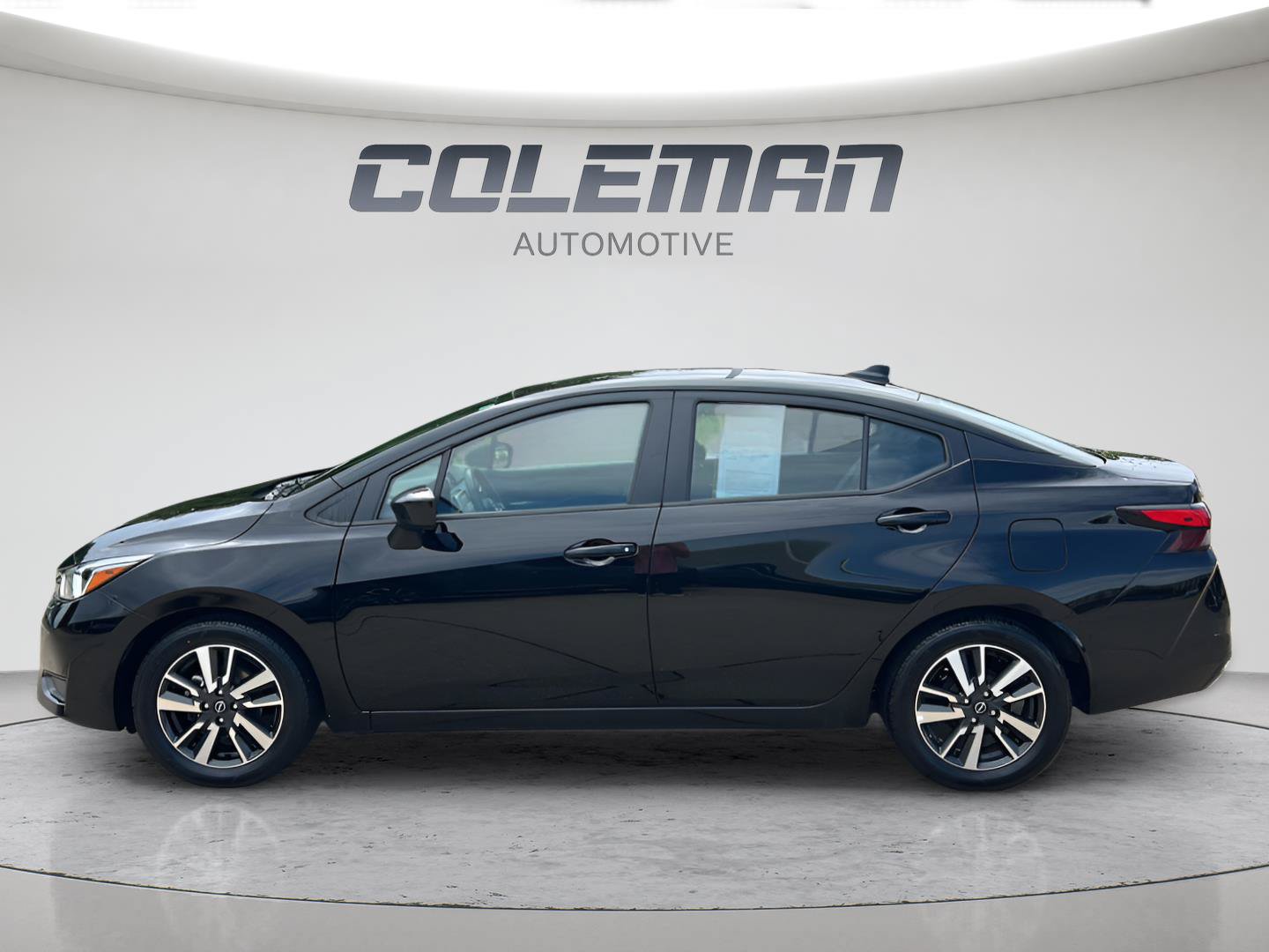 Used 2024 Nissan Versa SV FWD image 5