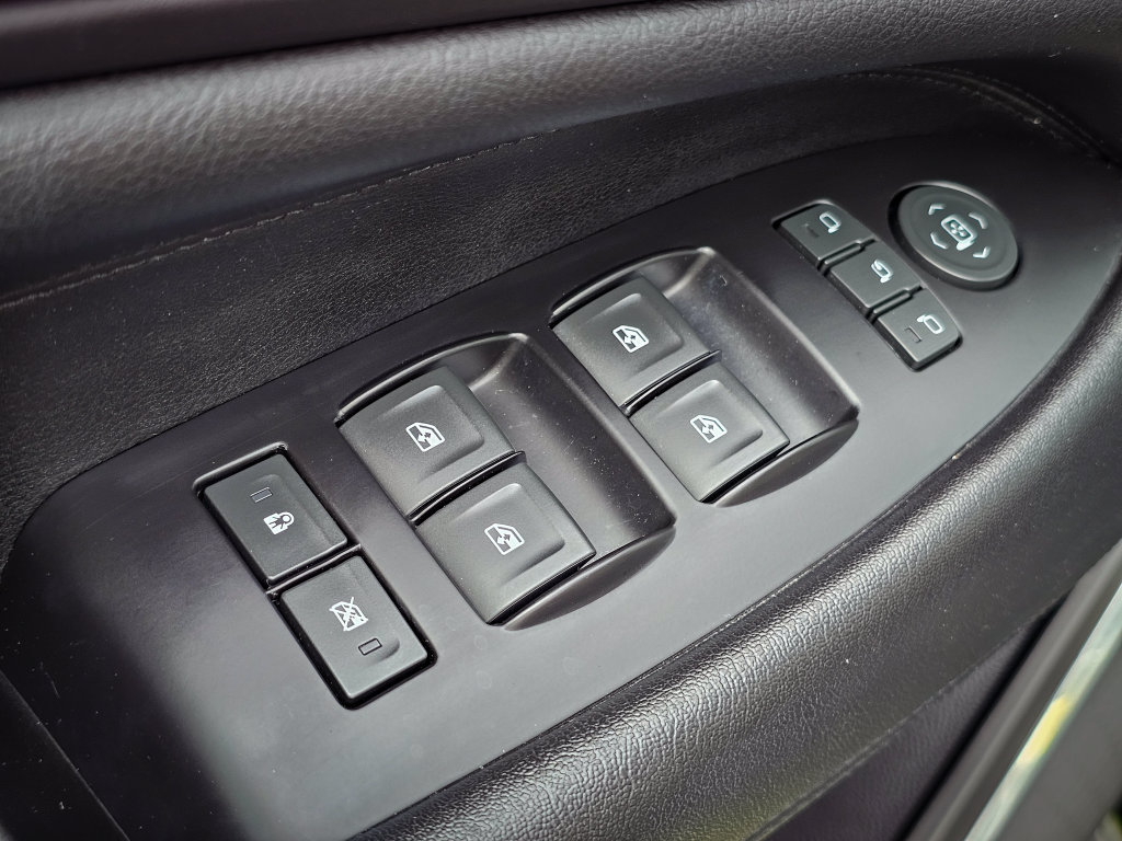 Used 2020 Cadillac Escalade Luxury w/ Escalade Sport Edition RWD image 11