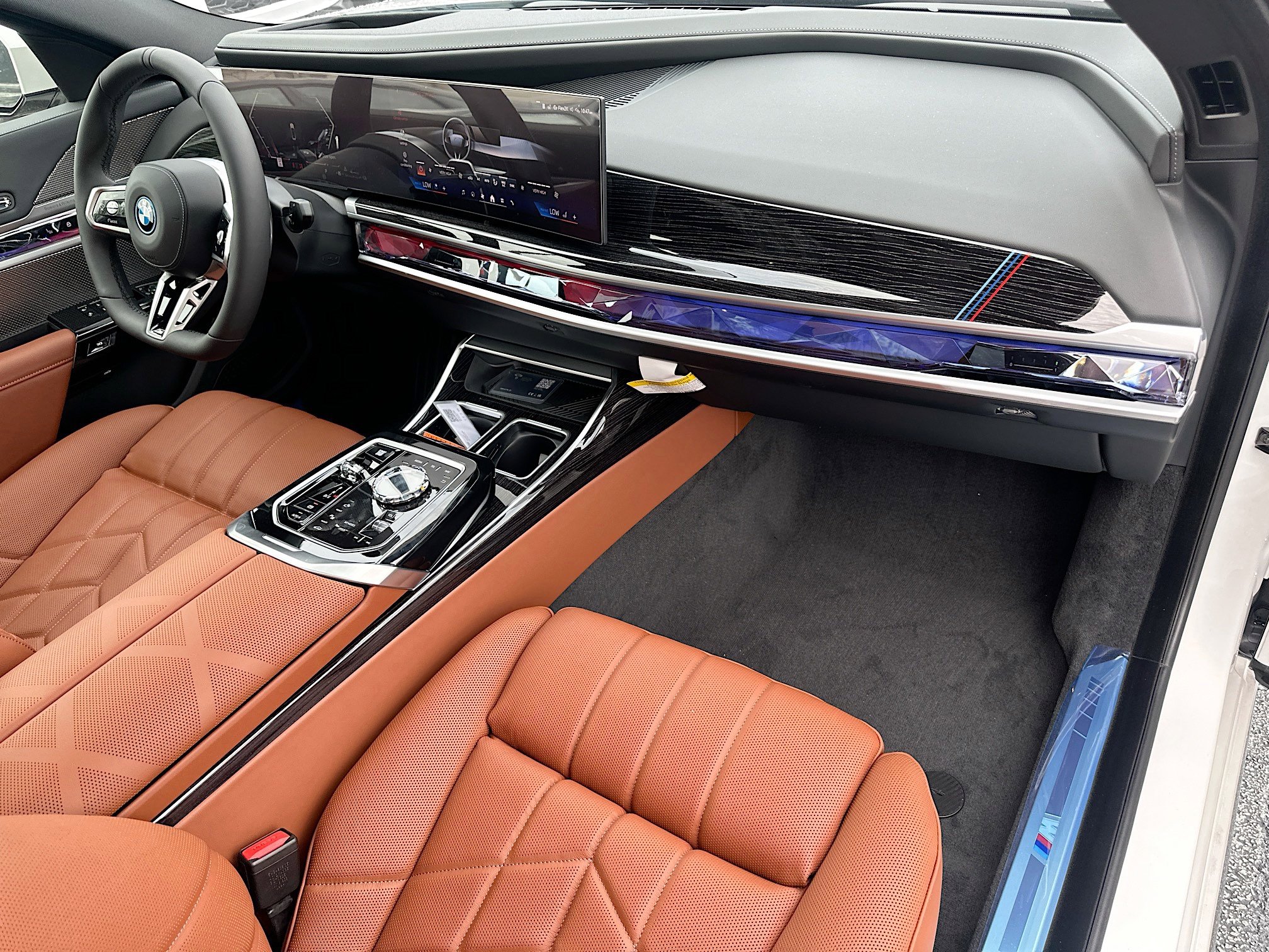 New 2026 BMW 750e xDrive image 24