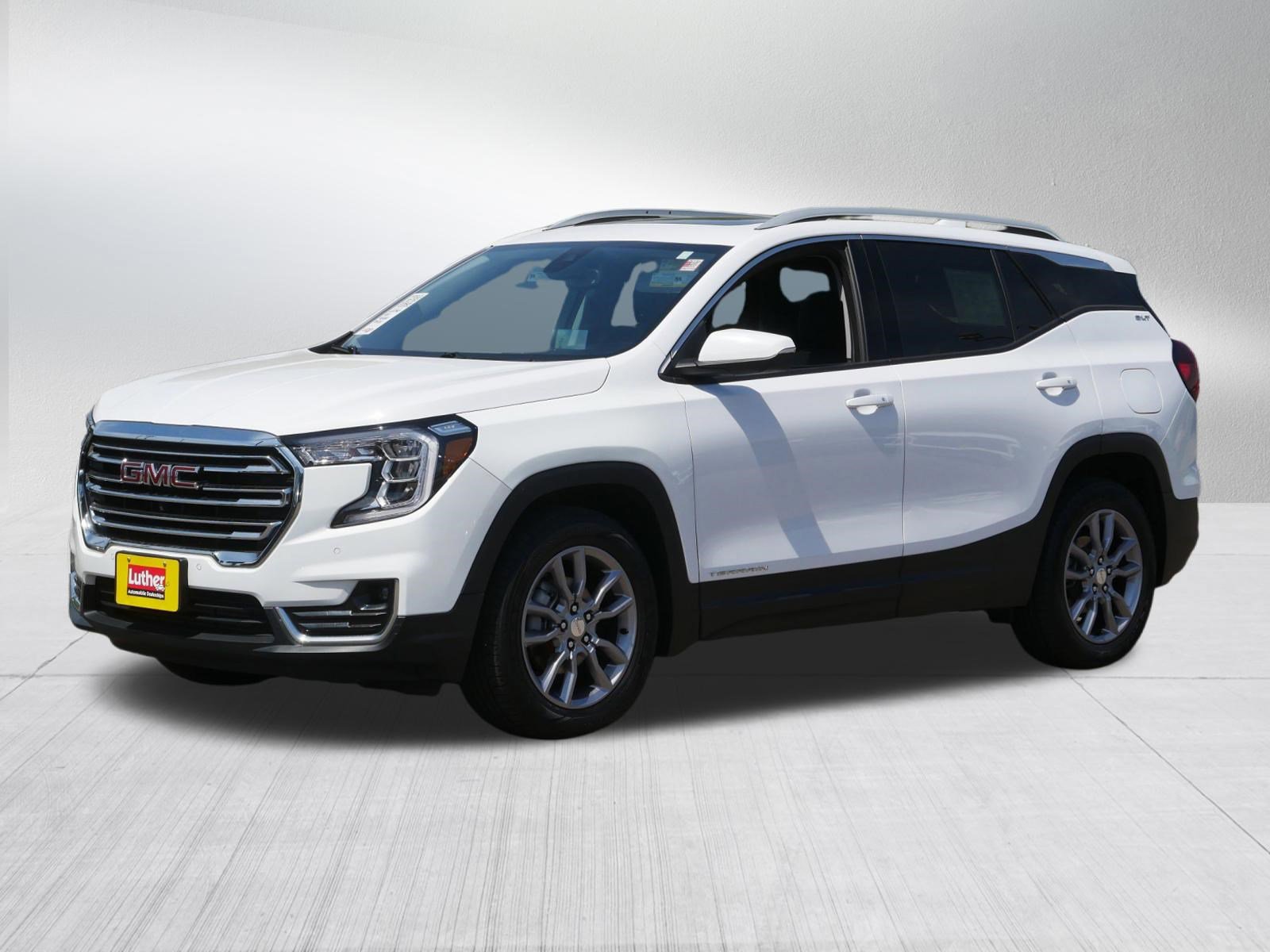 Used 2022 GMC Terrain SLT w/ Infotainment Package II AWD/4WD image 3