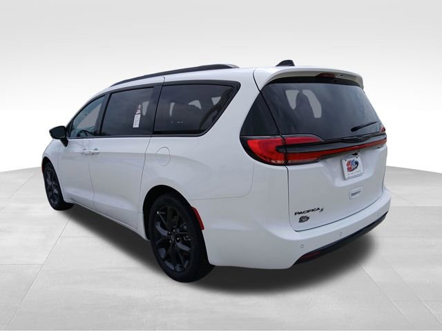 New 2026 Chrysler Pacifica Select w/ S Appearance Package FWD image 3