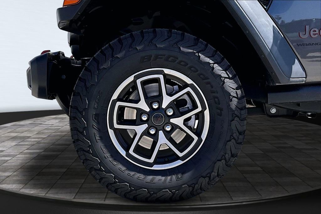Certified 2025 Jeep Wrangler Unlimited Rubicon w/ Convenience Group AWD/4WD image 32