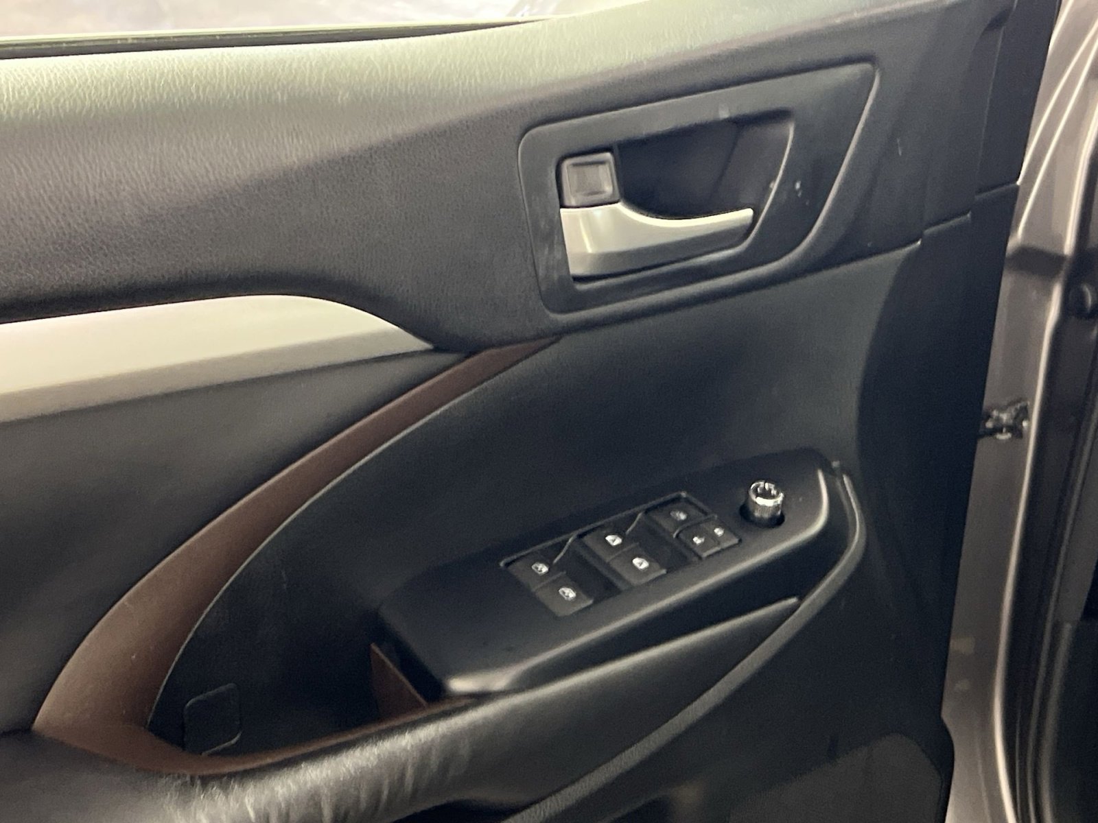 Used 2016 Toyota Highlander XLE image 15