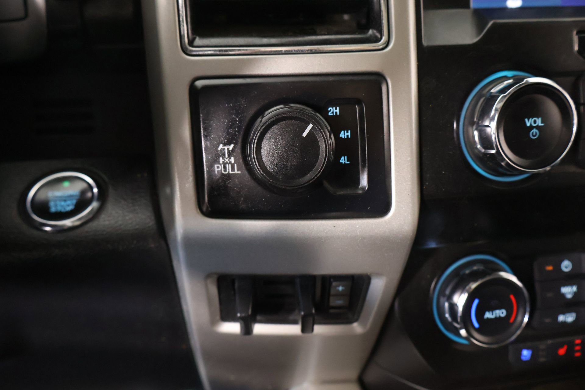 Used 2020 Ford F350 Lariat image 9