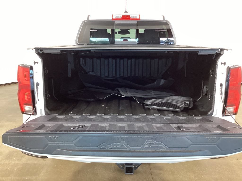 Used 2023 Chevrolet Colorado LT w/ LT Convenience Package III AWD/4WD image 7