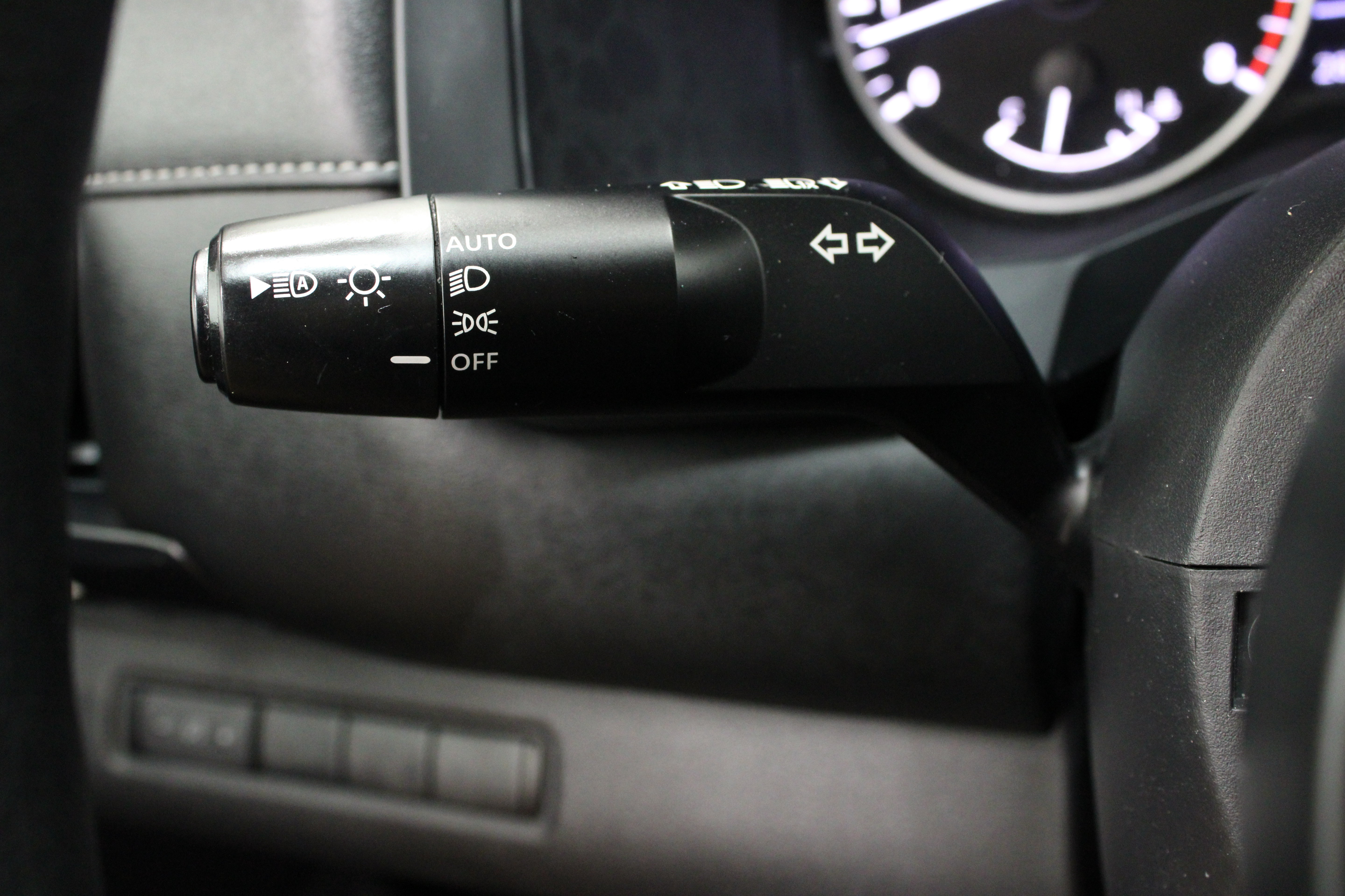 Used 2024 Nissan Pathfinder S FWD image 25