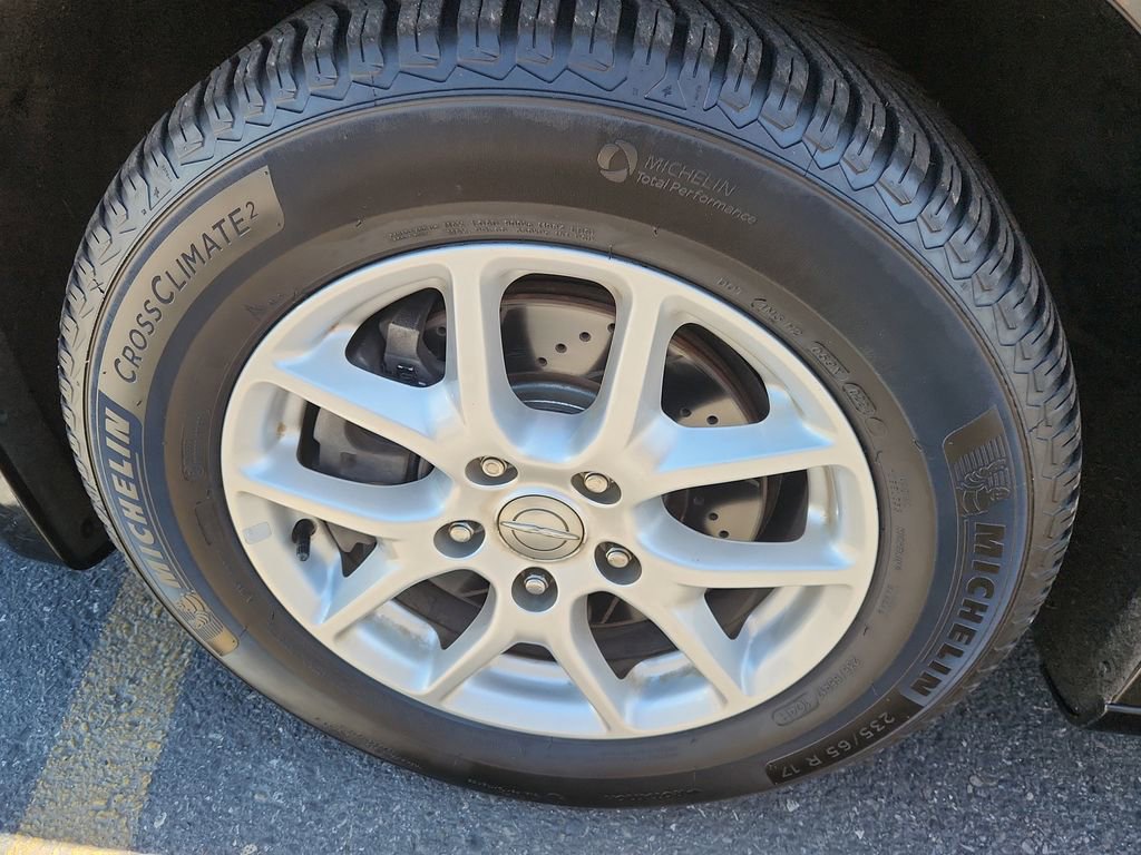 Used 2020 Chrysler Pacifica Touring-L FWD image 19