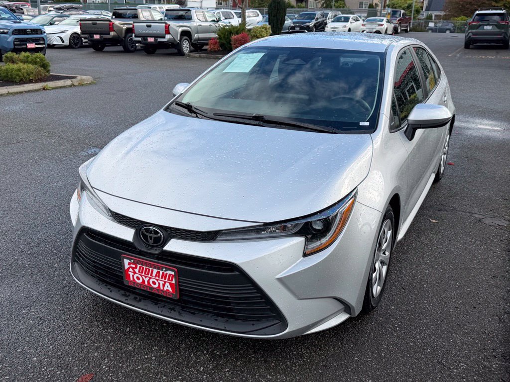 Certified 2025 Toyota Corolla LE FWD image 4