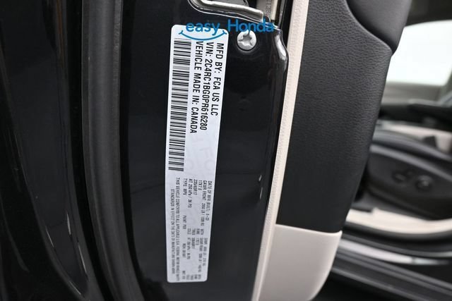 Used 2023 Chrysler Pacifica Touring-L FWD image 18