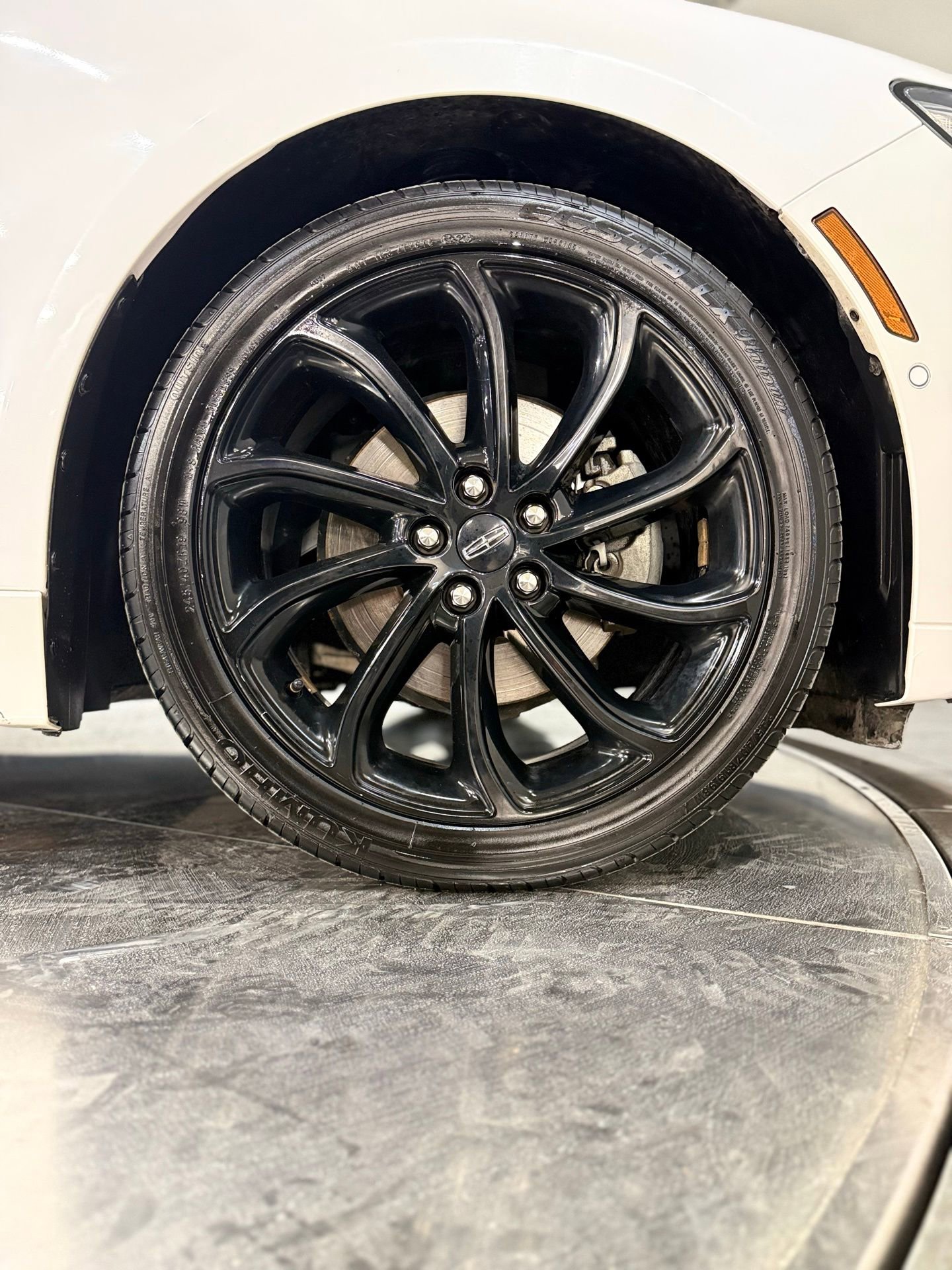 Used 2020 Lincoln MKZ Reserve w/ Monochromatic Package image 16