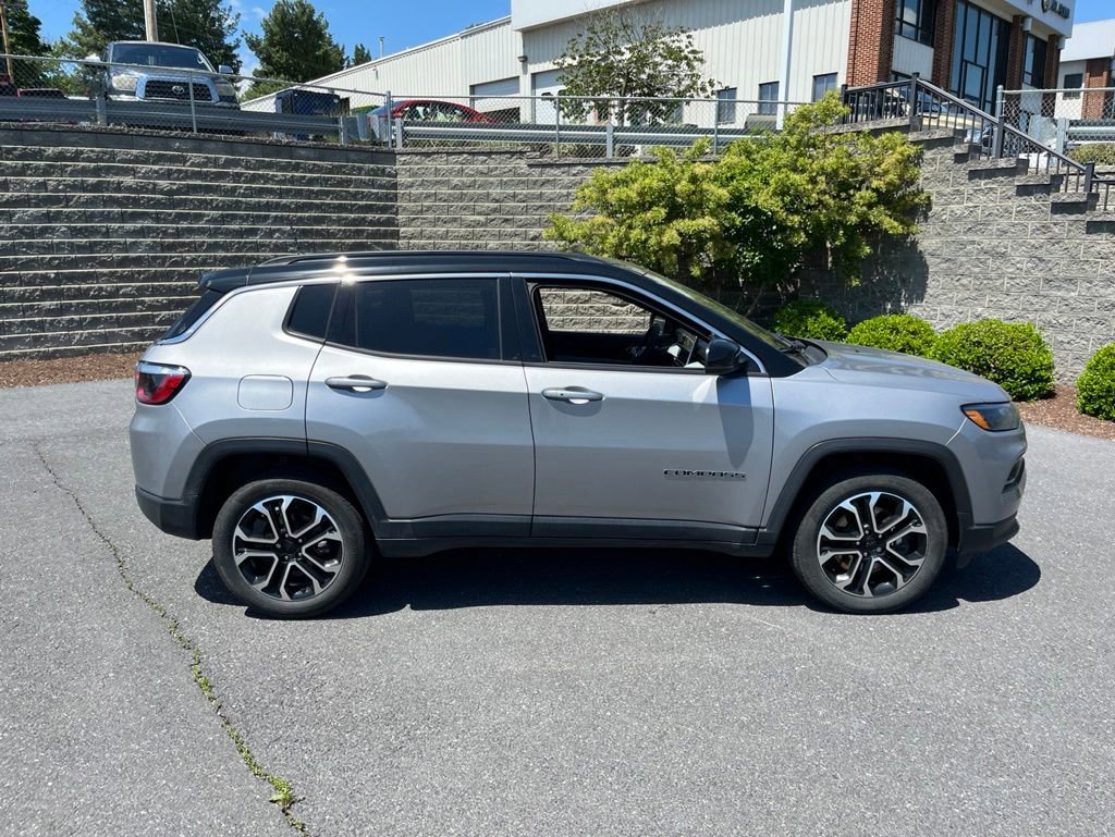 Used 2023 Jeep Compass Limited AWD/4WD image 3