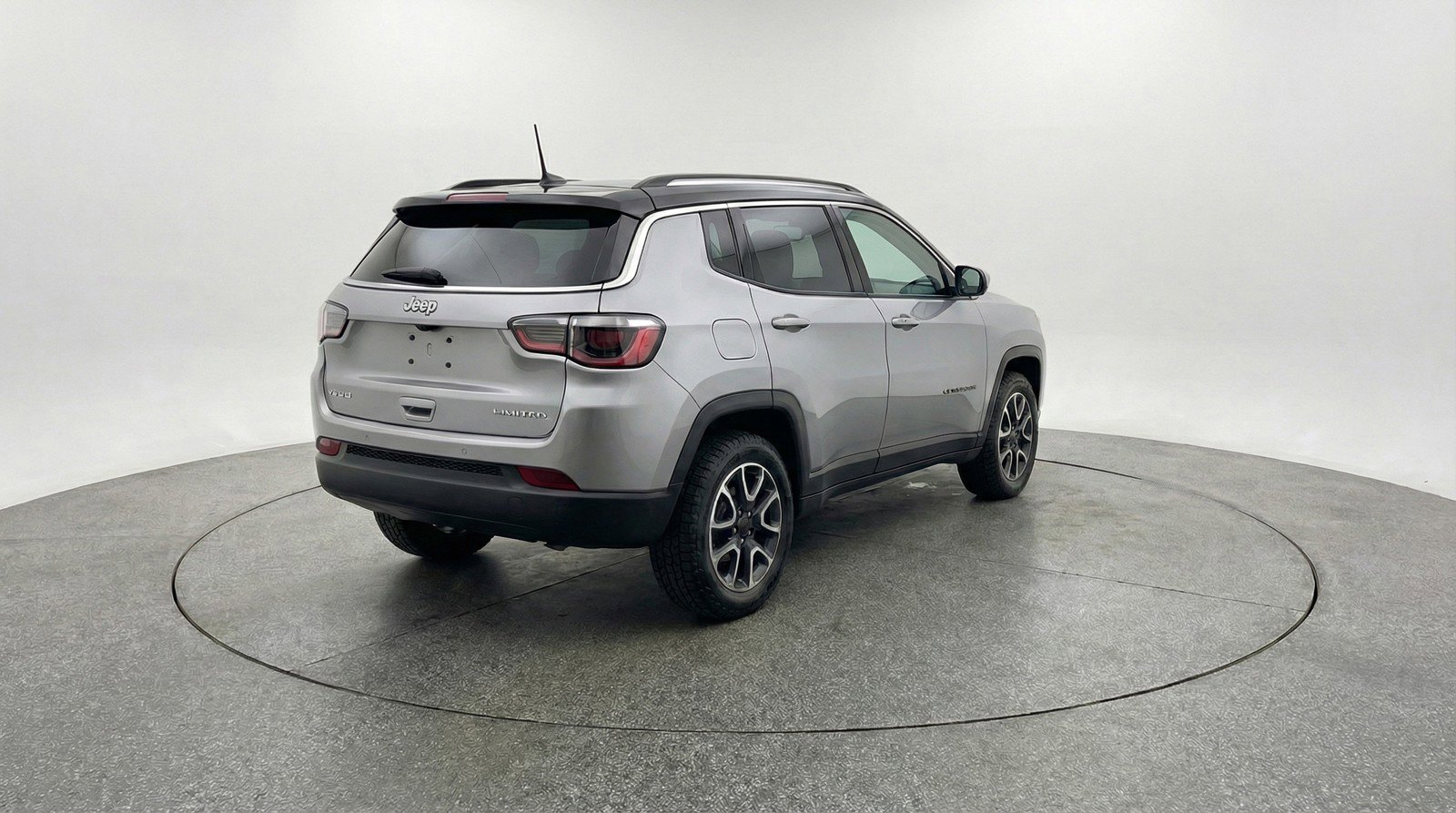 Used 2025 Jeep Compass Trailhawk image 9