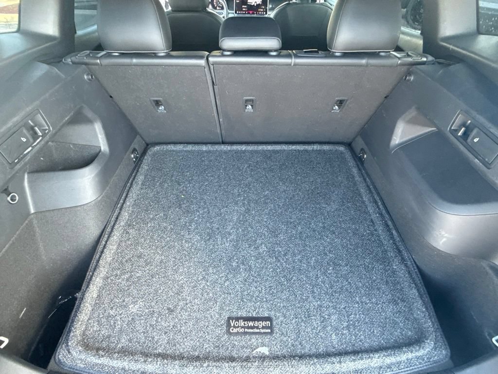 Certified 2025 Volkswagen Tiguan SE R-Line AWD/4WD image 26