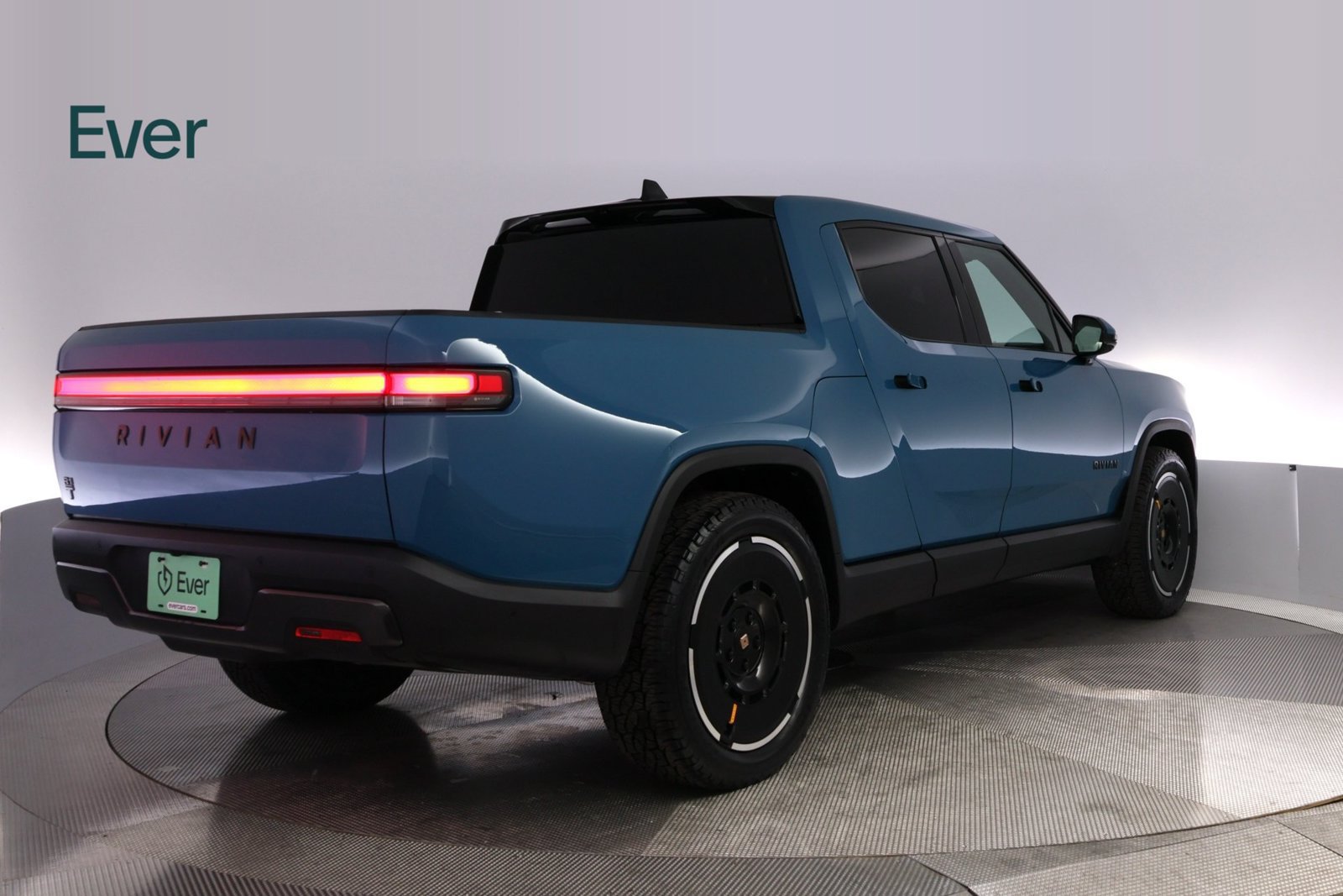 Used 2025 Rivian R1T Adventure Dual AWD/4WD image 3