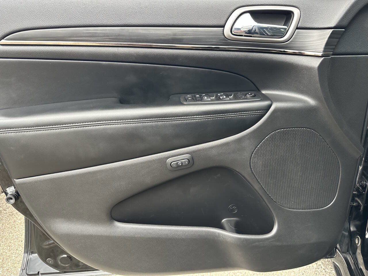 Used 2020 Jeep Grand Cherokee Limited X image 29