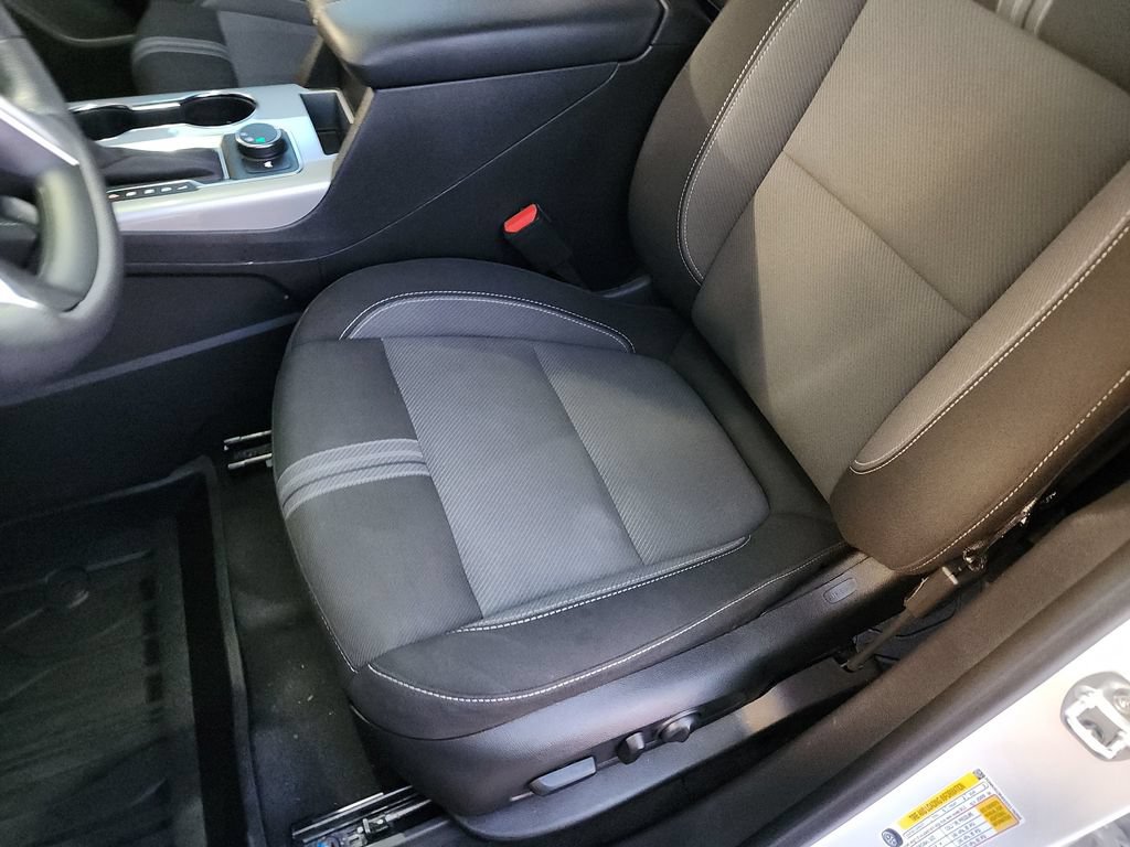 Used 2025 Chevrolet Blazer LT w/ Convenience Package FWD image 16