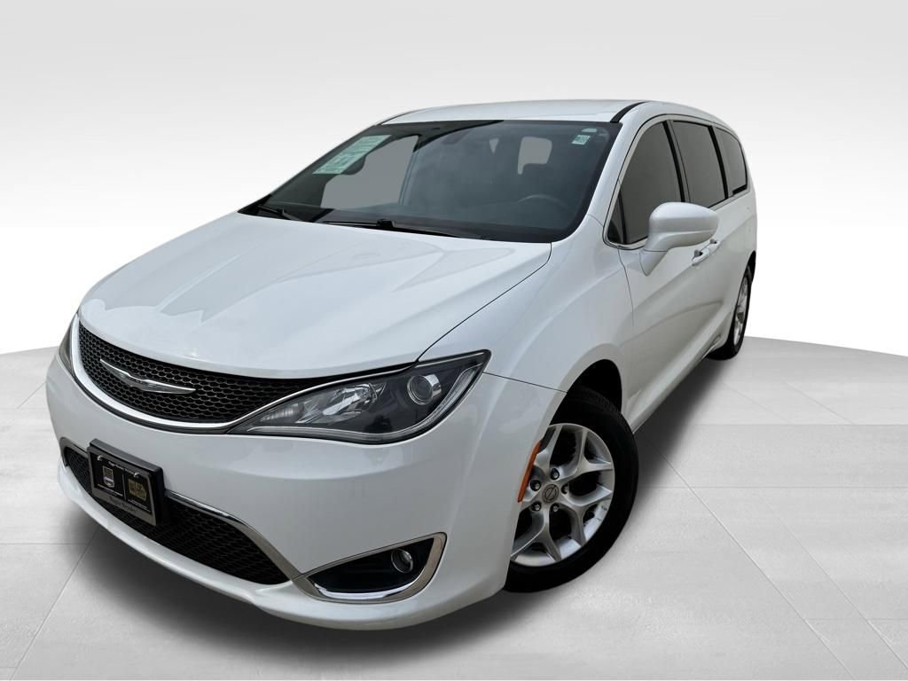 Used 2018 Chrysler Pacifica Touring Plus w/ Tire & Wheel Group FWD image 1