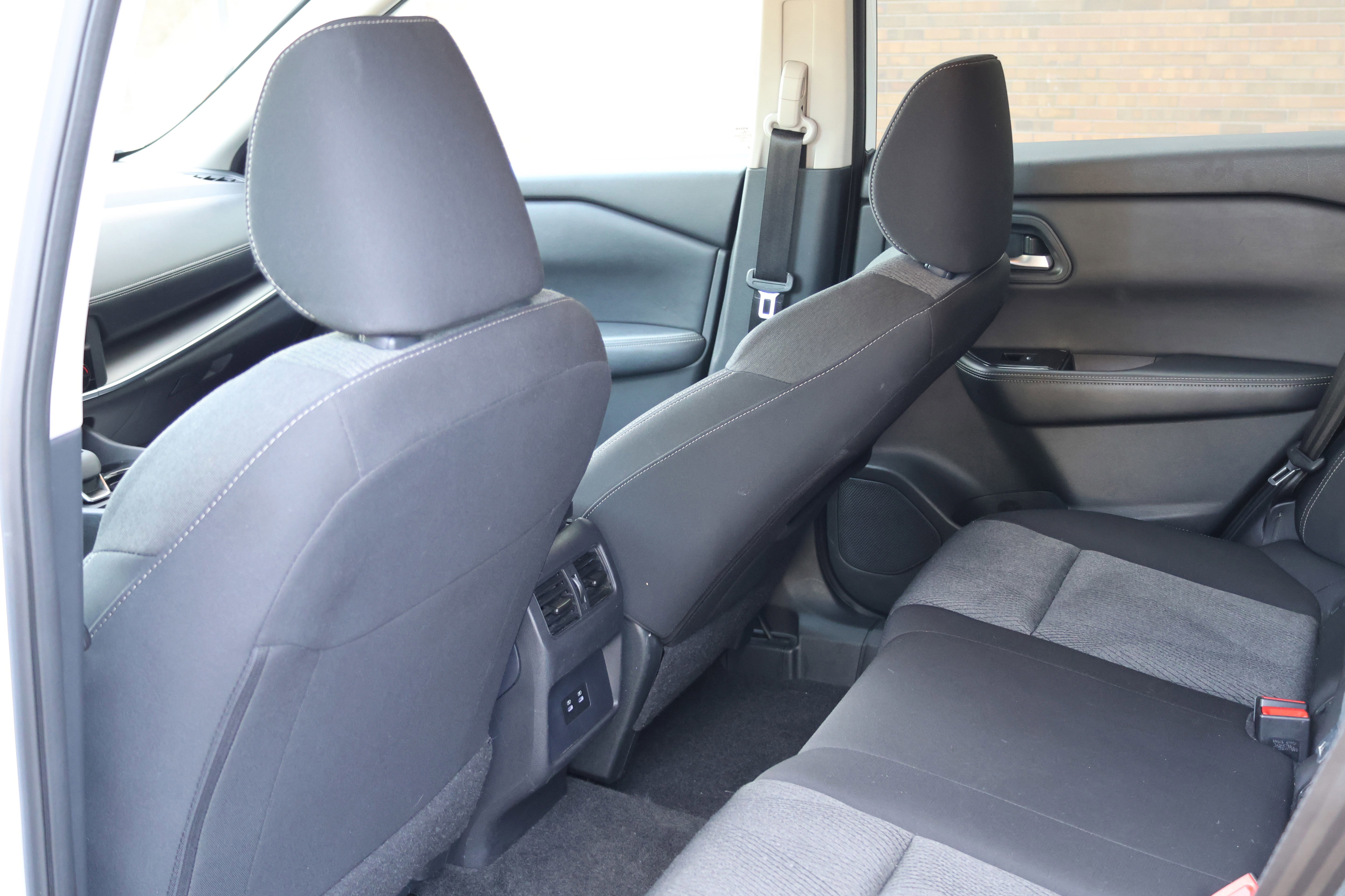 Used 2024 Nissan Rogue SV AWD/4WD image 16