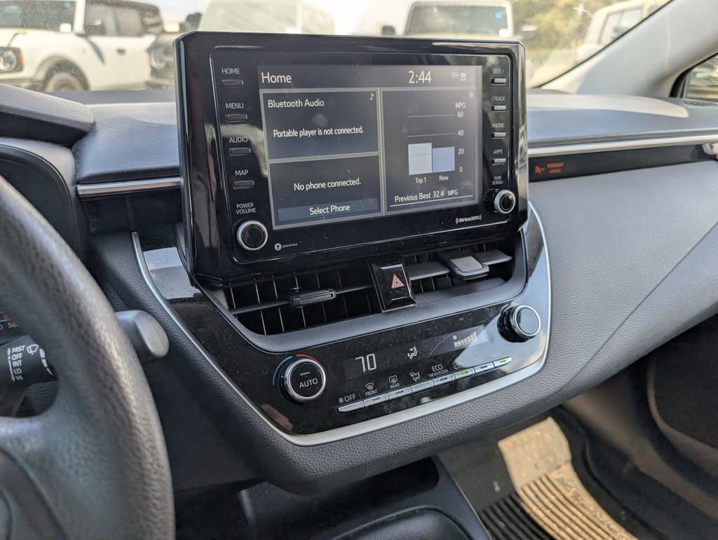Used 2022 Toyota Corolla LE image 16
