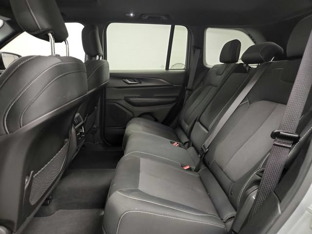 Used 2024 Jeep Grand Cherokee Laredo X w/ Luxury Tech Group I AWD/4WD image 21