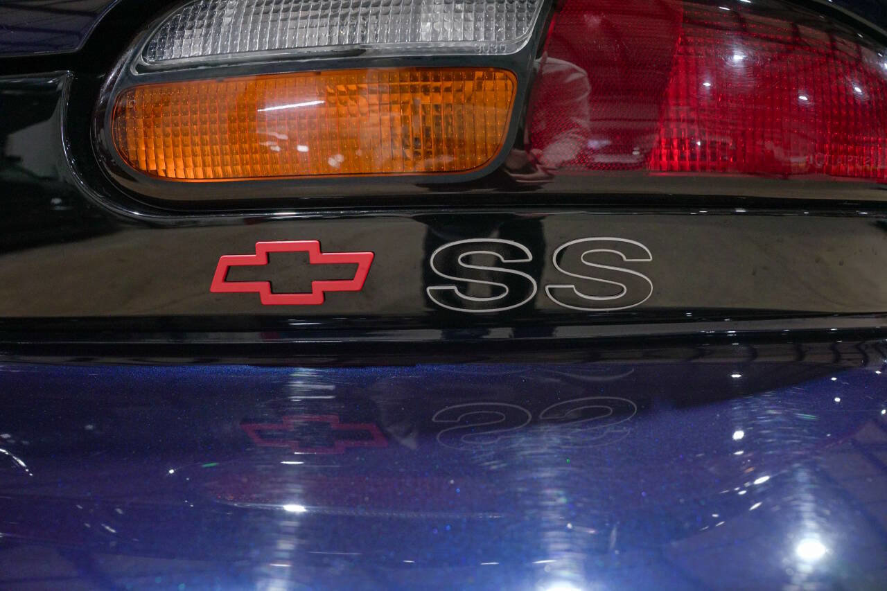 Used 2001 Chevrolet Camaro Z28 w/ SS Performance/Appearance Pkg RWD image 27