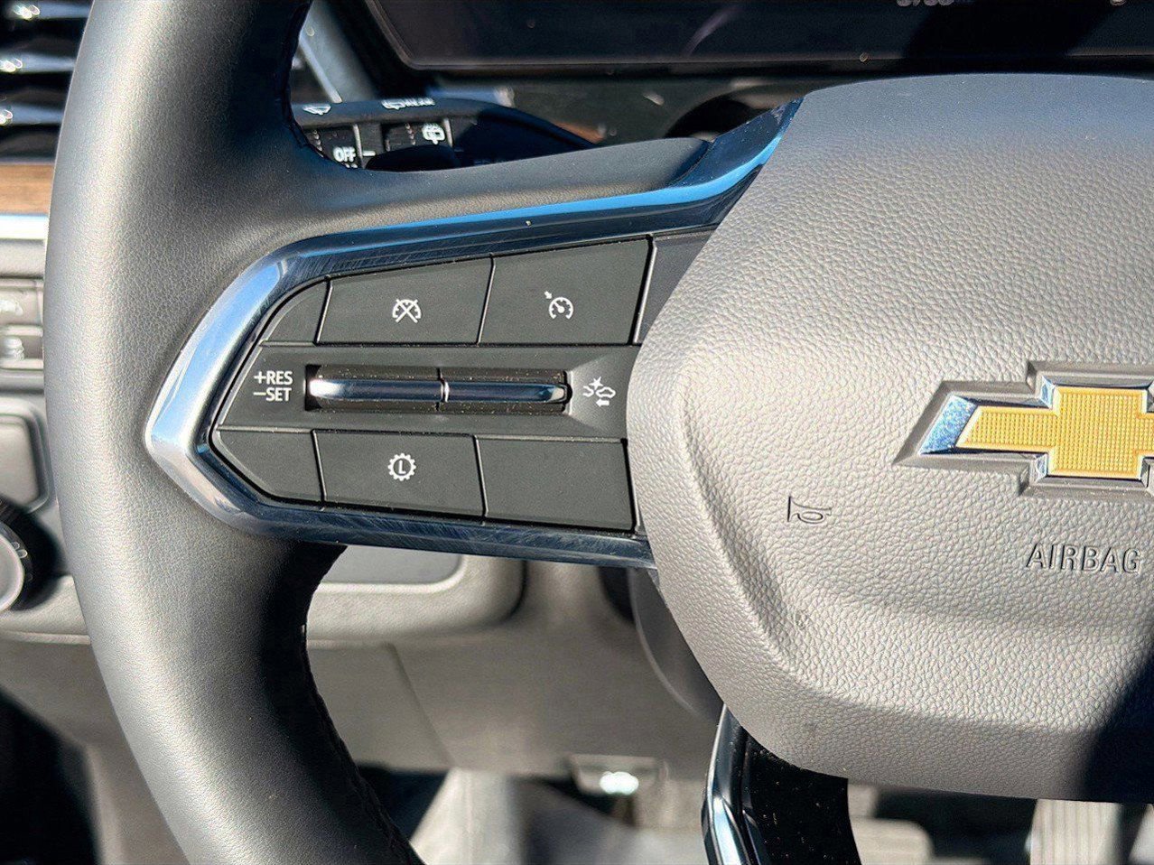 Used 2025 Chevrolet Suburban High Country image 38