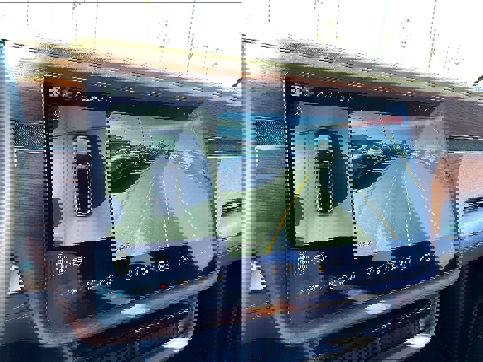 Used 2023 Rivian R1S Adventure image 22