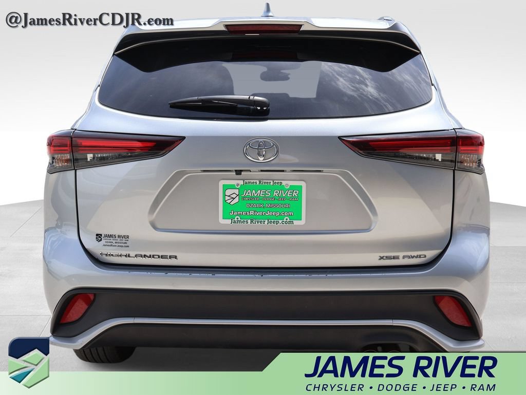 Used 2025 Toyota Highlander XSE AWD/4WD image 4