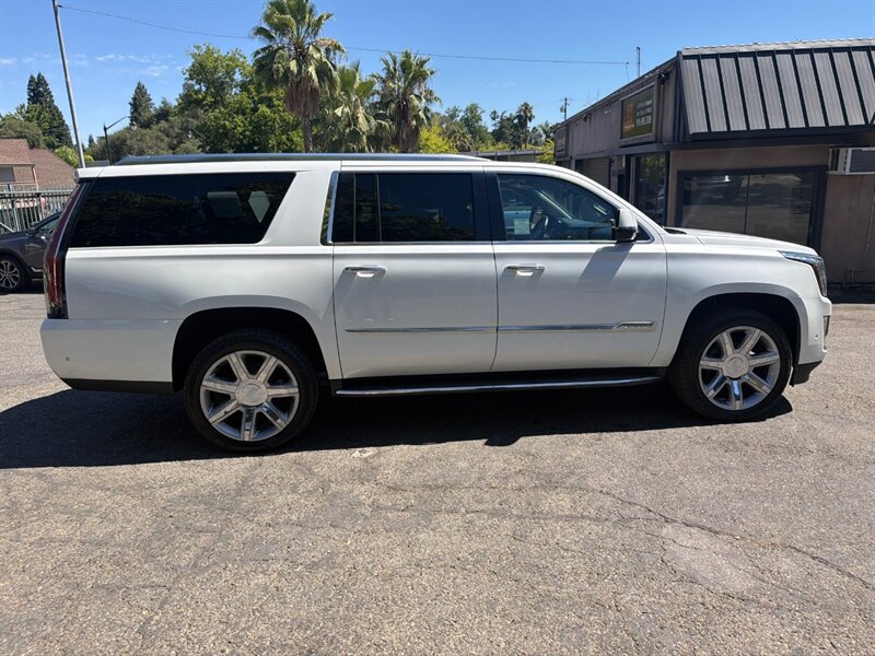 Used 2018 Cadillac Escalade ESV Premium Luxury AWD/4WD image 7