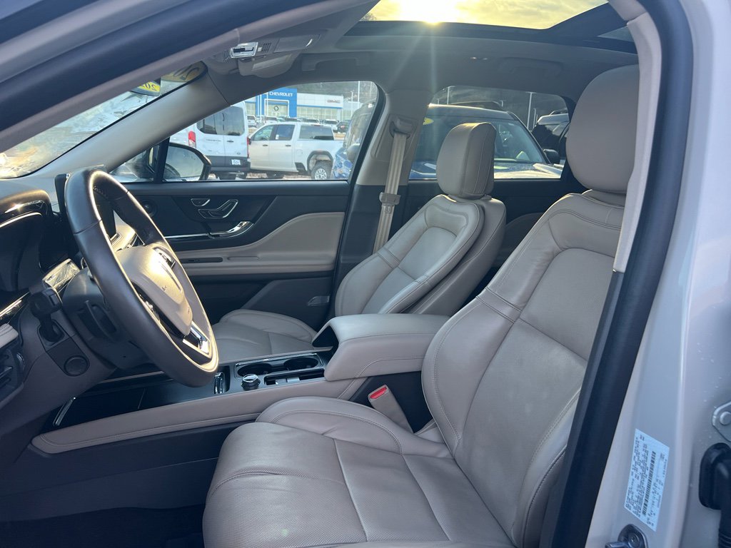 Used 2023 Lincoln Corsair Grand Touring w/ Equipment Group 302A image 5