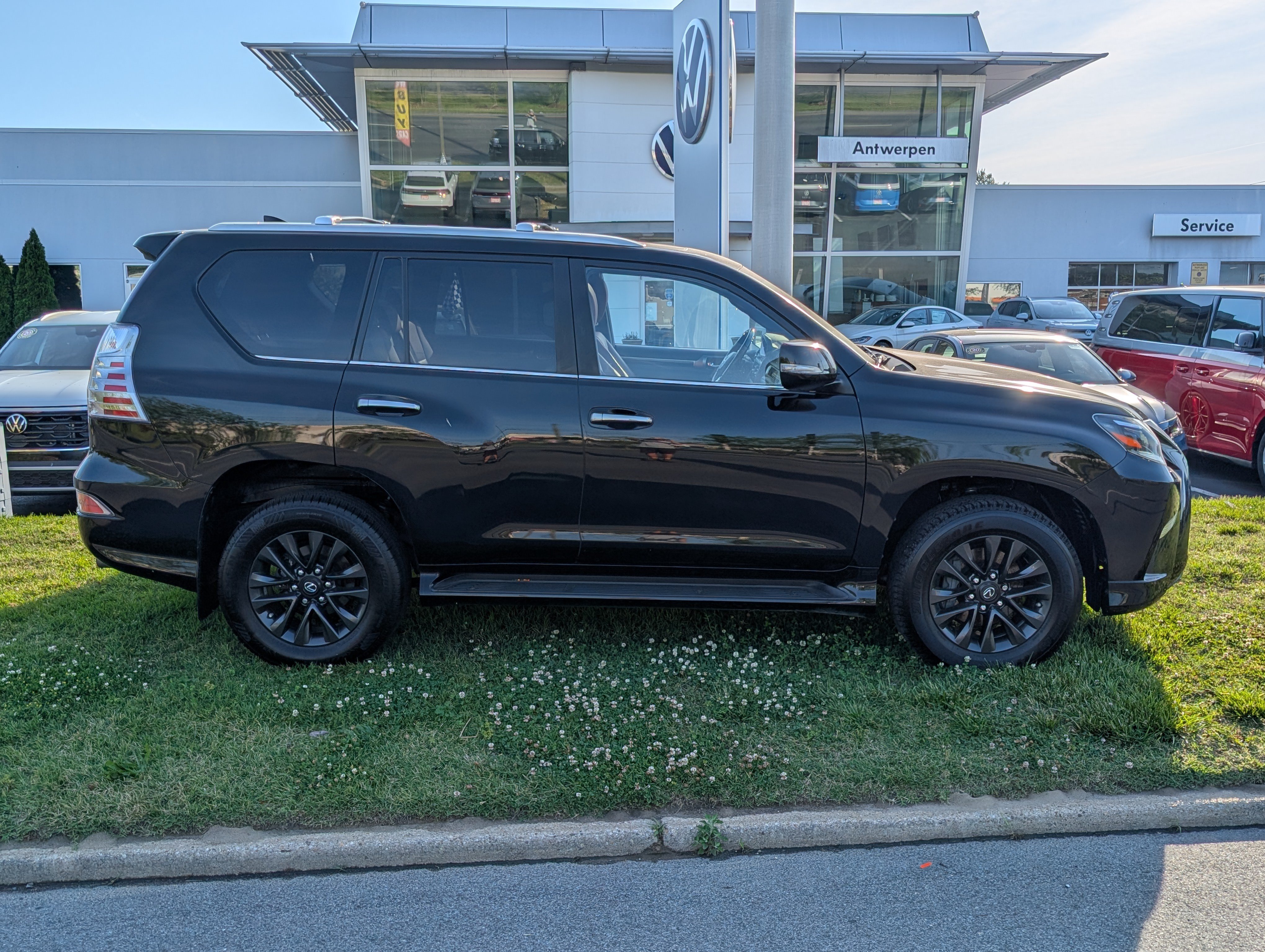Used 2023 Lexus GX 460 Premium w/ Premium Package AWD/4WD image 2