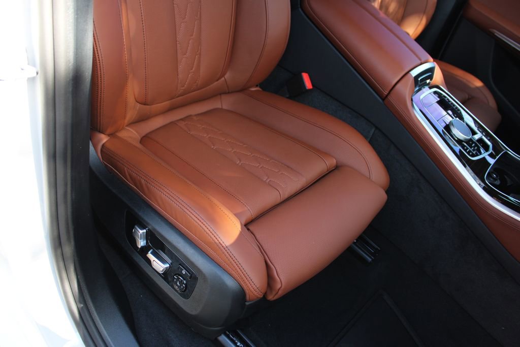 New 2026 BMW X5 M60i w/ Climate Comfort Package image 24