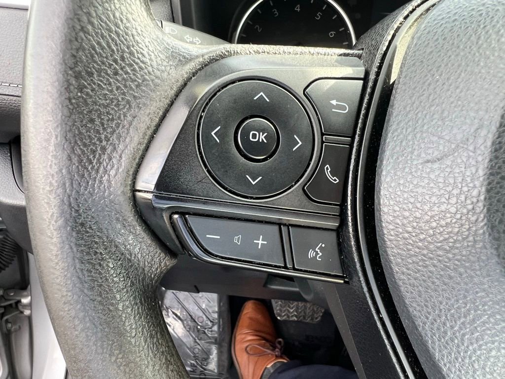 Used 2022 Toyota RAV4 XLE image 40