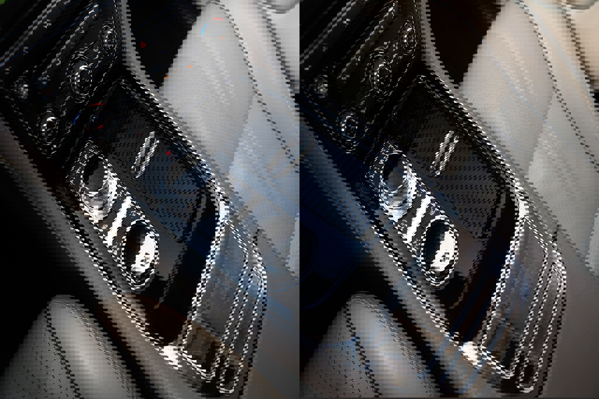 Used 2016 Jaguar XJ R-Sport image 37