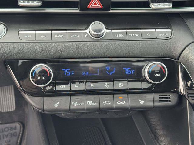 Certified 2025 Hyundai Elantra SEL image 29