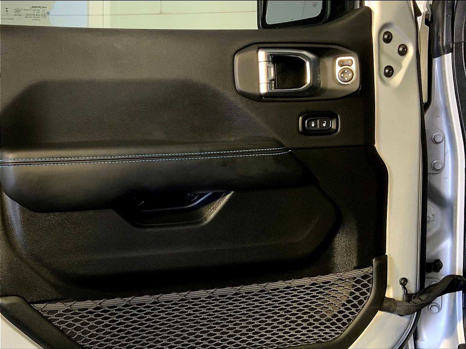 Used 2024 Jeep Wrangler Unlimited Rubicon 4xe AWD/4WD image 25