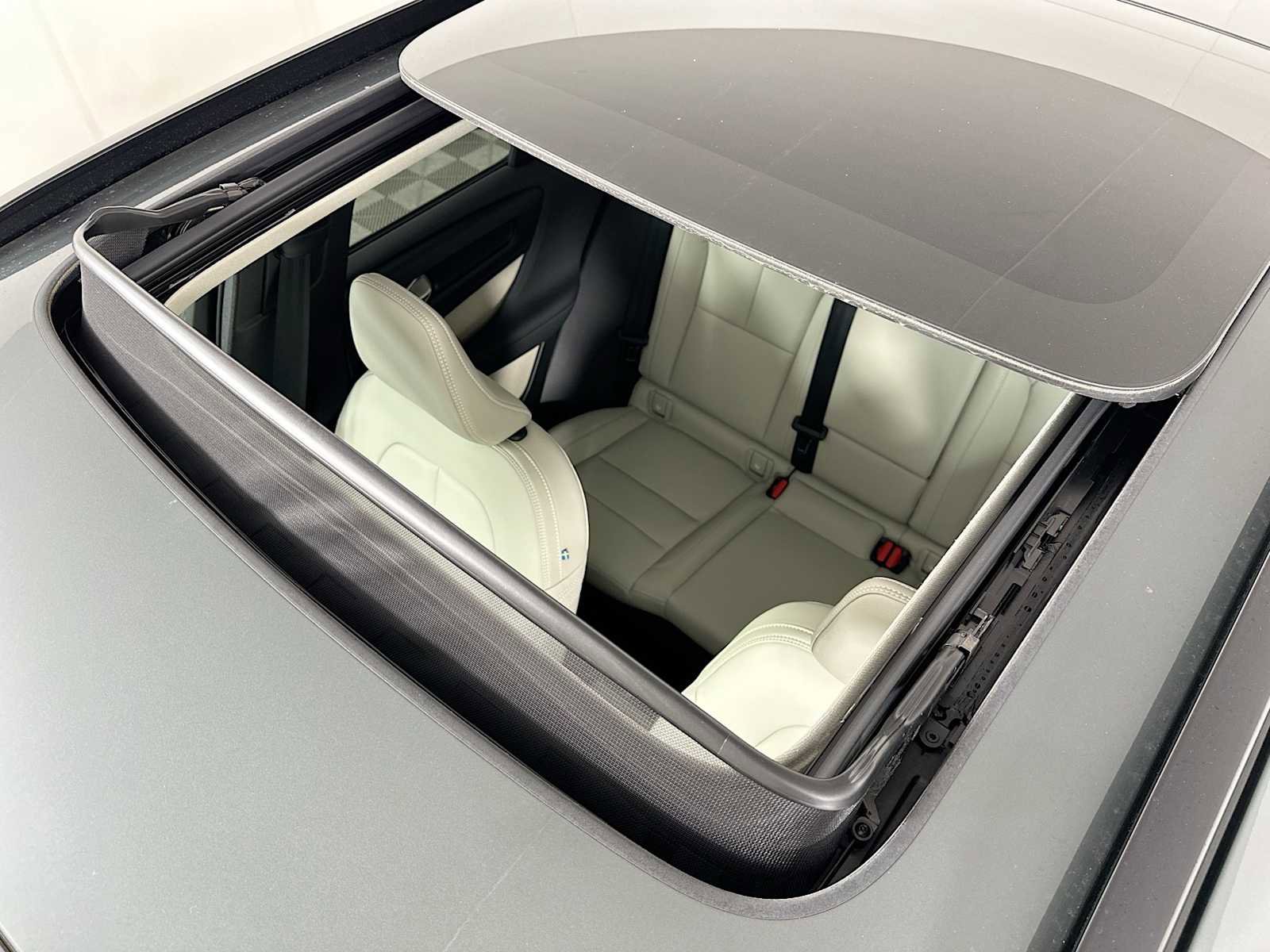 New 2026 Volvo XC40 B5 Plus w/ Protection Package Premier AWD/4WD image 19