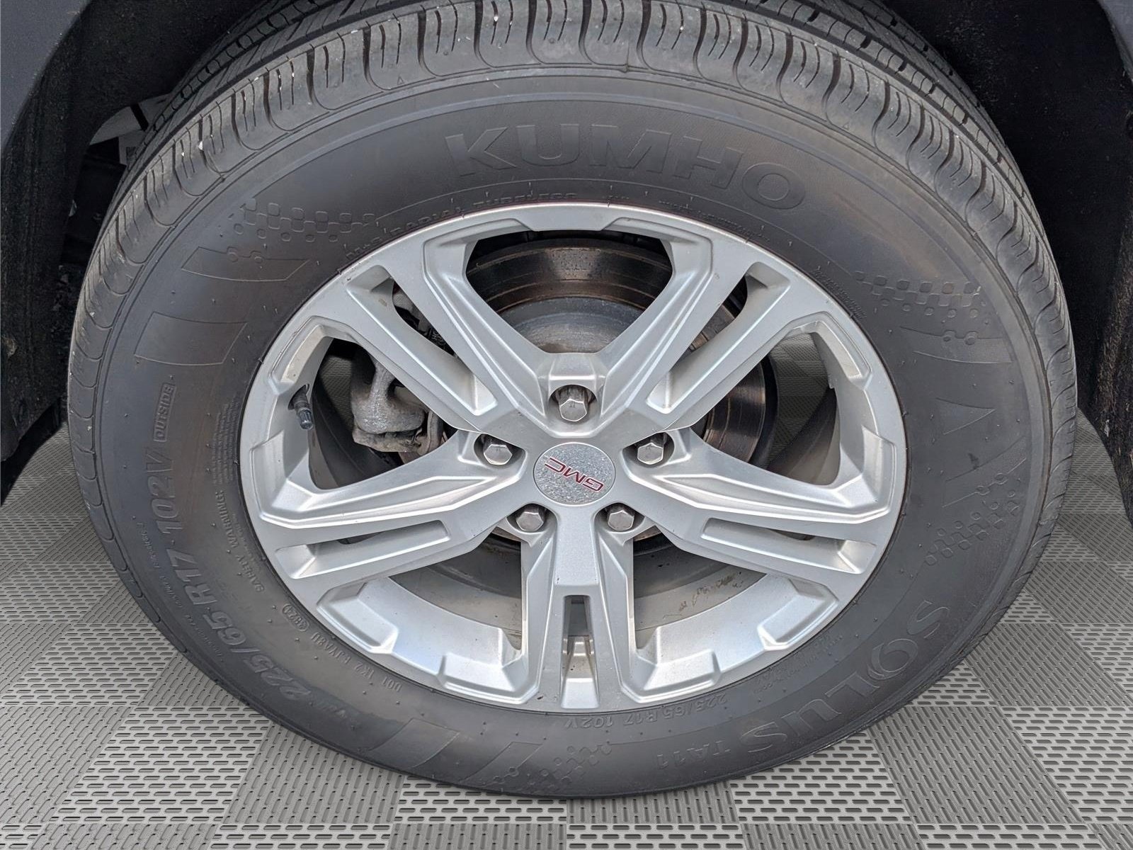 Used 2024 GMC Terrain SLE FWD image 10